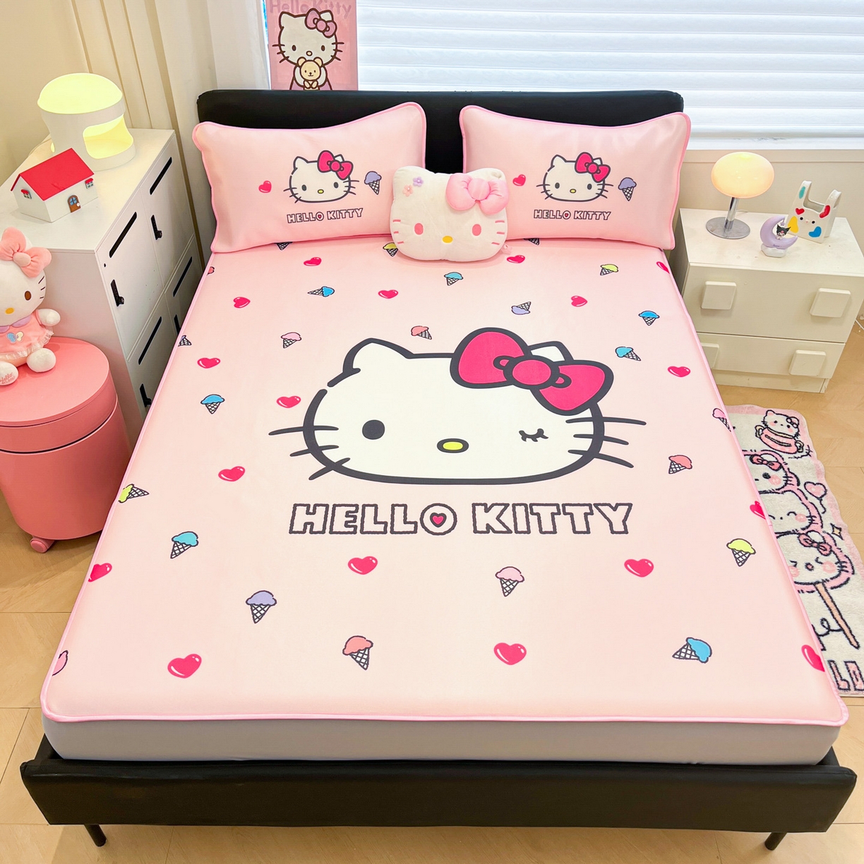 91家纺网 家纺一手货源 找家纺 暮思家居 2026新款正版授权A类大版数码印花三丽鸥1200D冰丝凉席可组合仿锦氨夏被 床笠款-甜筒KT