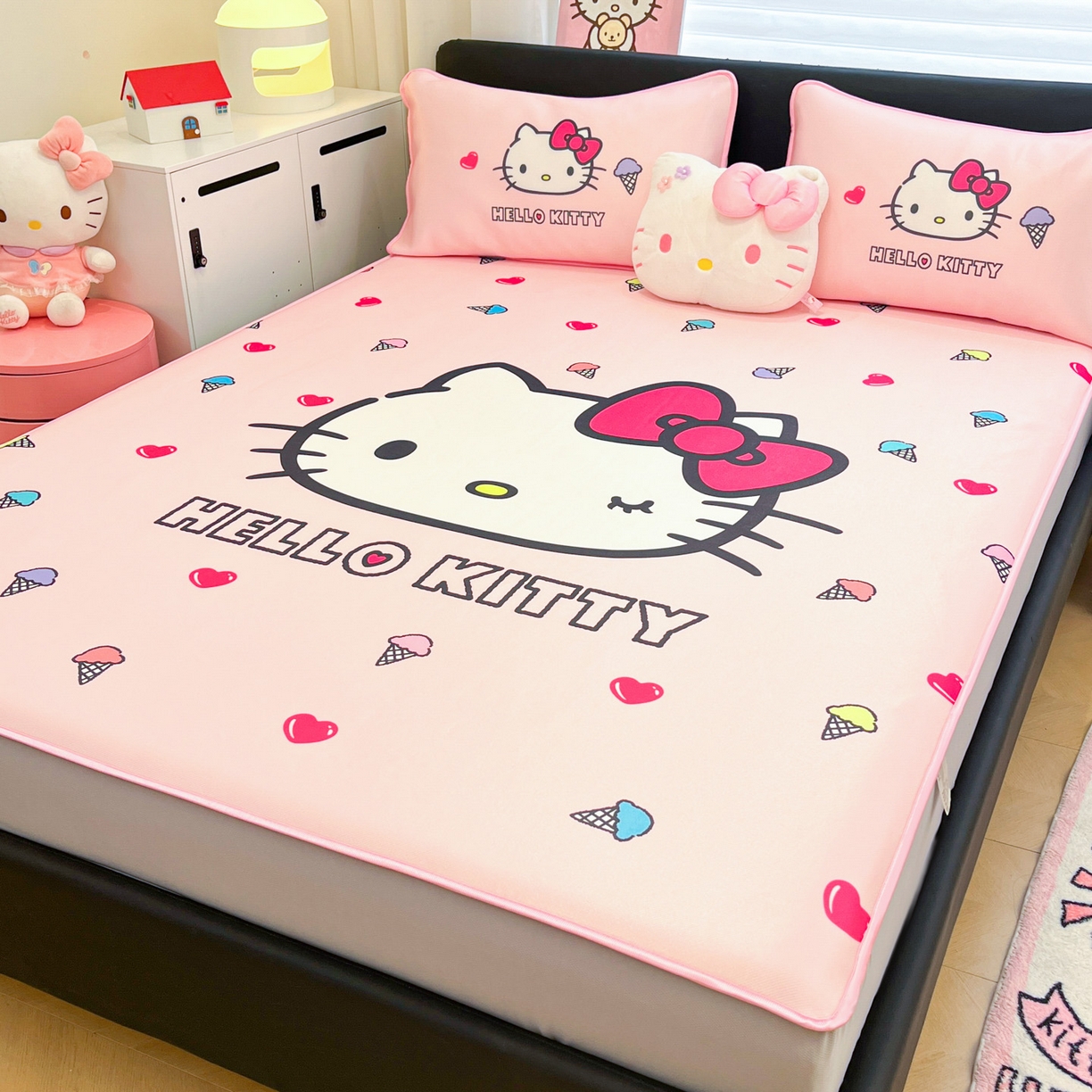 91家纺网 家纺一手货源 找家纺 暮思家居 2026新款正版授权A类大版数码印花三丽鸥1200D冰丝凉席可组合仿锦氨夏被 床笠款-甜筒KT