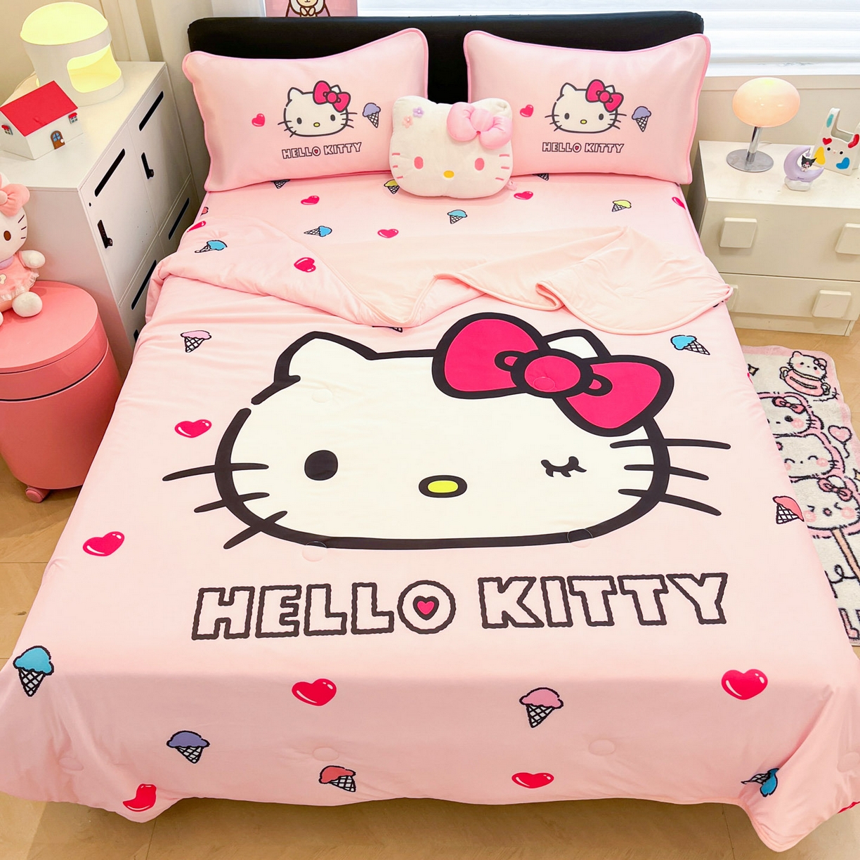 91家纺网 家纺一手货源 找家纺 暮思家居 2026新款正版授权A类大版数码印花三丽鸥1200D冰丝凉席可组合仿锦氨夏被 床笠款-甜筒KT