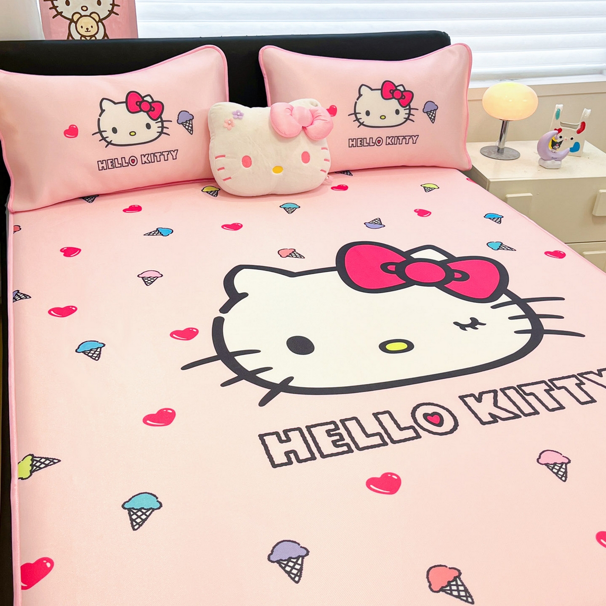 91家纺网 家纺一手货源 找家纺 暮思家居 2026新款正版授权A类大版数码印花三丽鸥1200D冰丝凉席可组合仿锦氨夏被 床笠款-甜筒KT