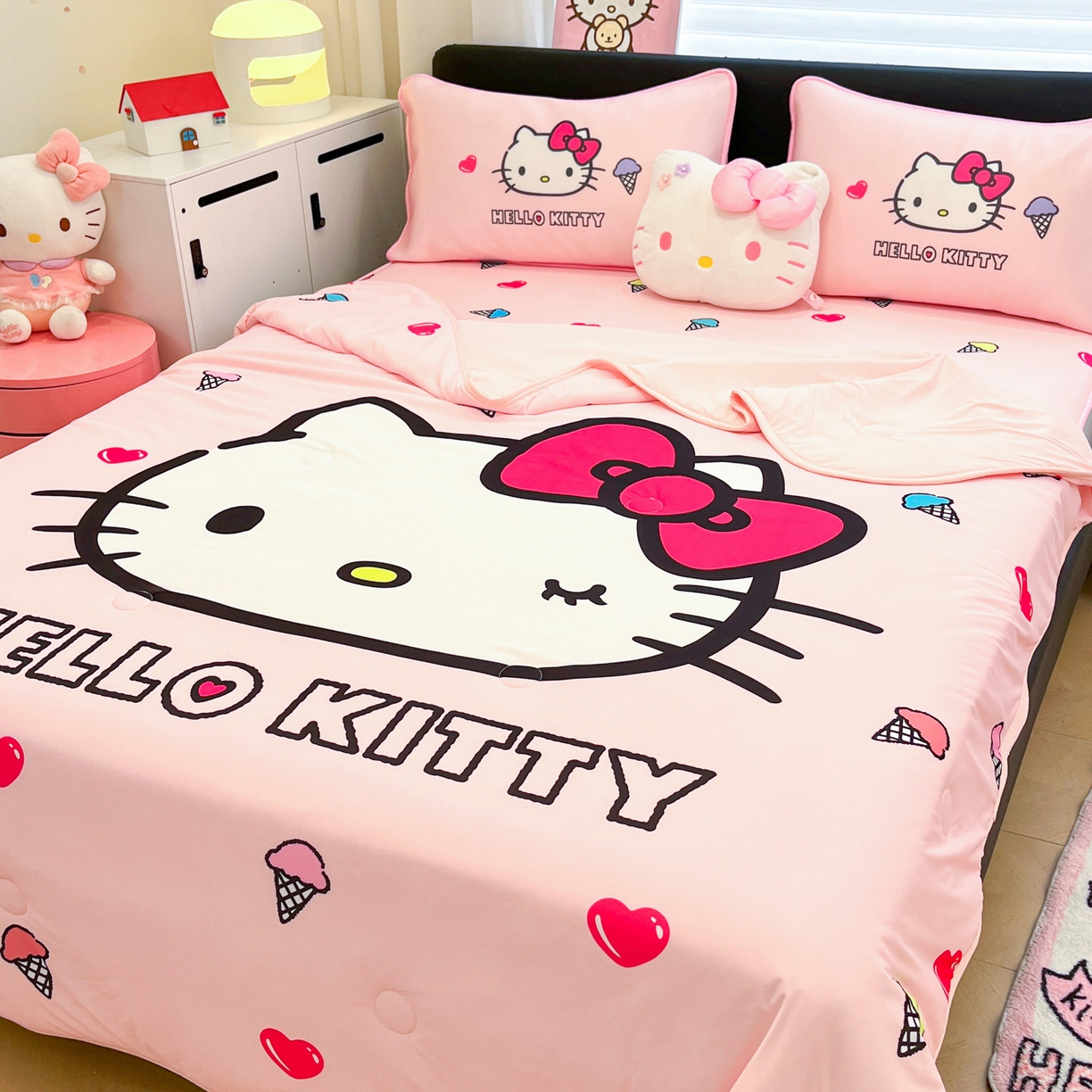 91家纺网 家纺一手货源 找家纺 暮思家居 2026新款正版授权A类大版数码印花三丽鸥1200D冰丝凉席可组合仿锦氨夏被 床笠款-甜筒KT