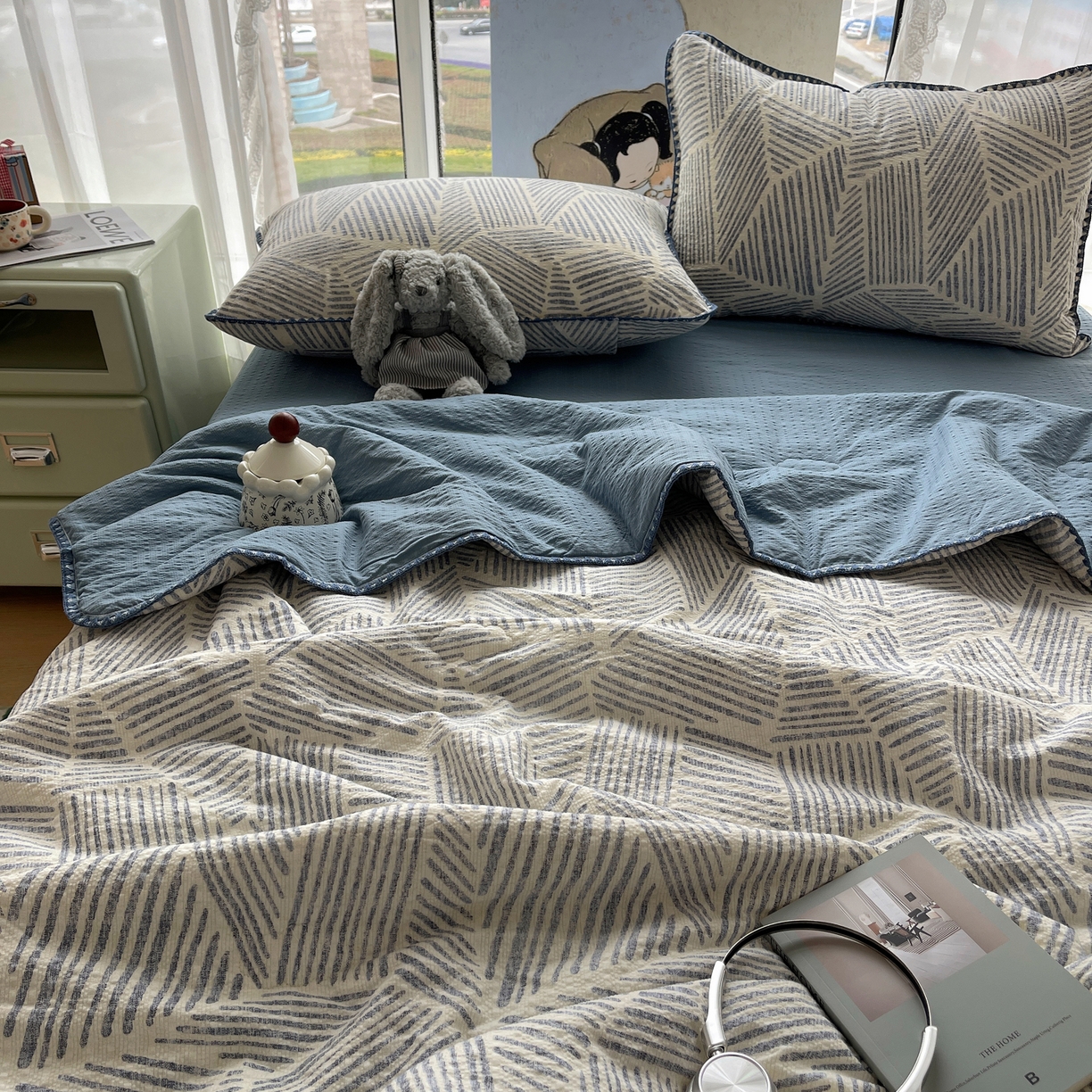 91家纺网 家纺一手货源 找家纺 贝扬思家纺 2026新款泡芙纱贝壳边夏被套件-欧包系列（今天也只做被快乐包裹的小朋友） 欧包-浅川纹