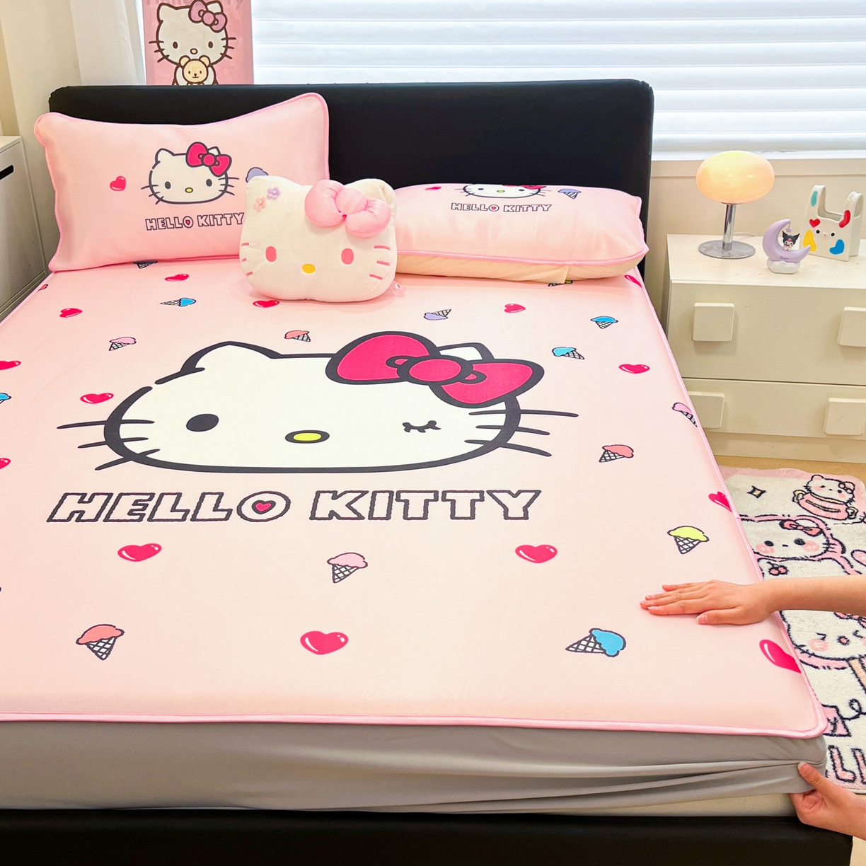 91家纺网 家纺一手货源 找家纺 暮思家居 2026新款正版授权A类大版数码印花三丽鸥1200D冰丝凉席可组合仿锦氨夏被 床笠款-甜筒KT