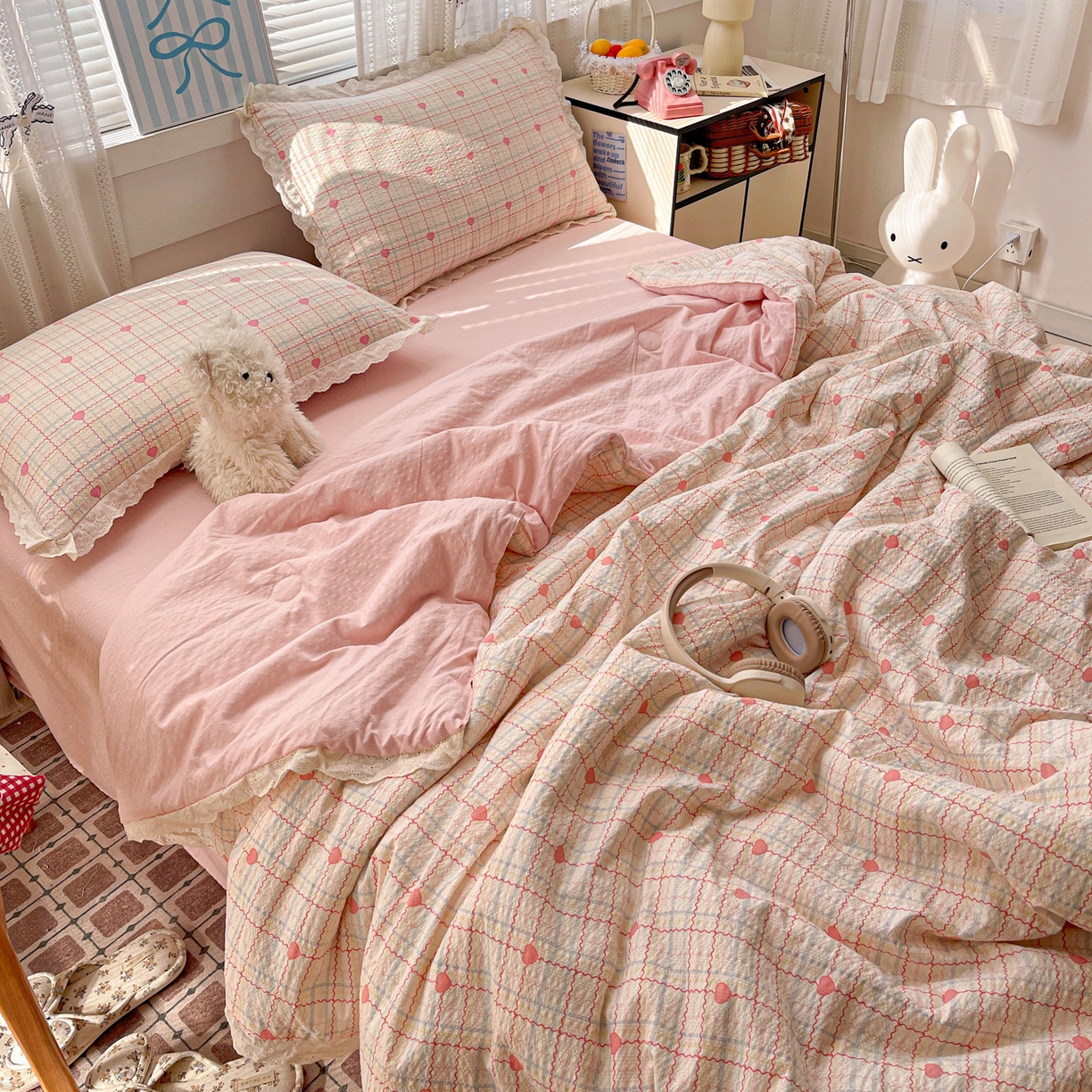 91家纺网 家纺一手货源 找家纺 优承佳生活馆 2026新款超柔高克重泡芙纱蝴蝶结全棉花边夏被套件单夏被 爱心条格