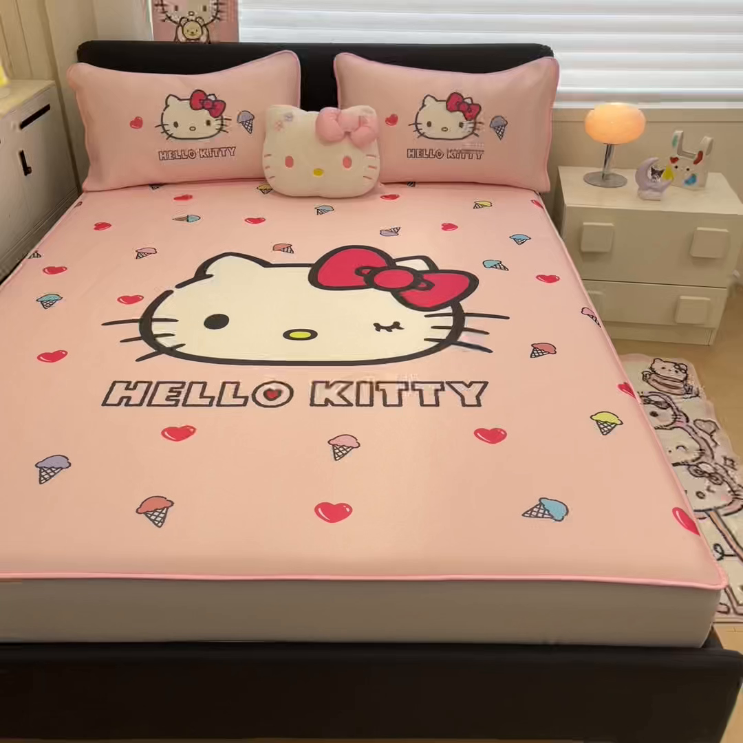 91家纺网 家纺一手货源 找家纺 暮思家居 2026新款正版授权A类大版数码印花三丽鸥1200D冰丝凉席可组合仿锦氨夏被 床笠款-甜筒KT