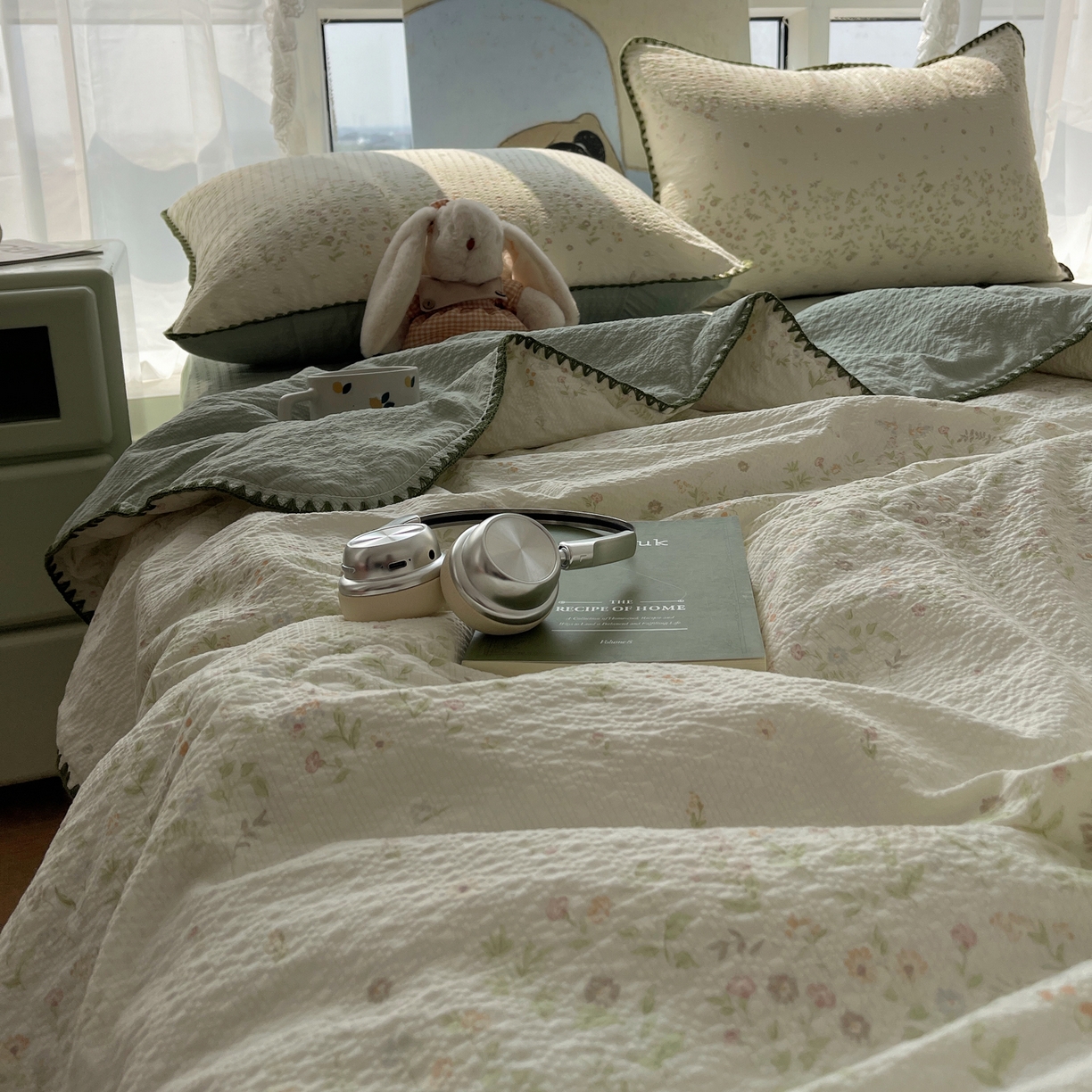 91家纺网 家纺一手货源 找家纺 贝扬思家纺 2026新款泡芙纱贝壳边夏被套件-欧包系列（今天也只做被快乐包裹的小朋友） 欧包-浅夏花信