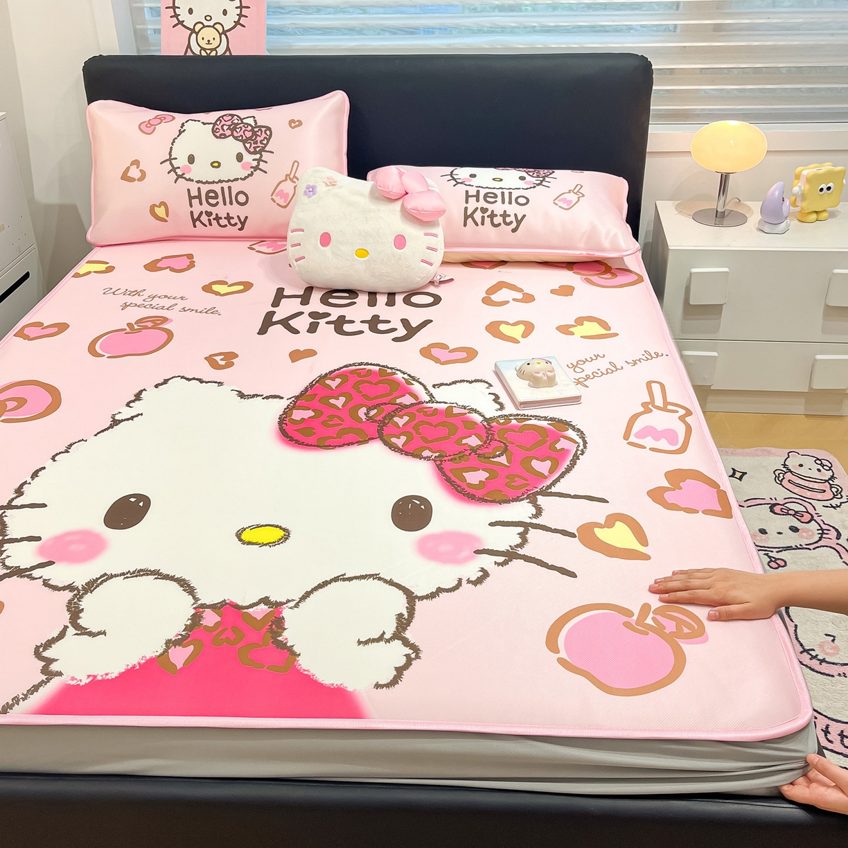 91家纺网 家纺一手货源 找家纺 暮思家居 2026新款正版授权A类大版数码印花三丽鸥1200D冰丝凉席可组合仿锦氨夏被 床笠款-豹纹KT猫