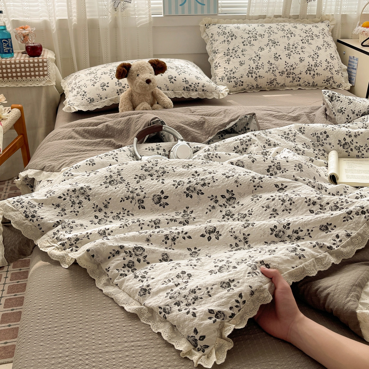 91家纺网 家纺一手货源 找家纺 优承佳生活馆 2026新款超柔高克重泡芙纱蝴蝶结全棉花边夏被套件单夏被 暗香疏影