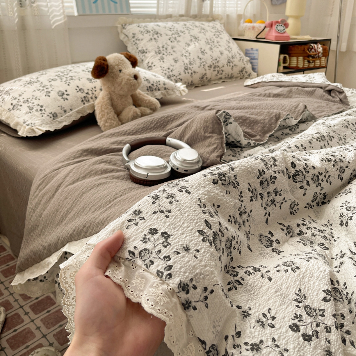 91家纺网 家纺一手货源 找家纺 优承佳生活馆 2026新款超柔高克重泡芙纱蝴蝶结全棉花边夏被套件单夏被 暗香疏影