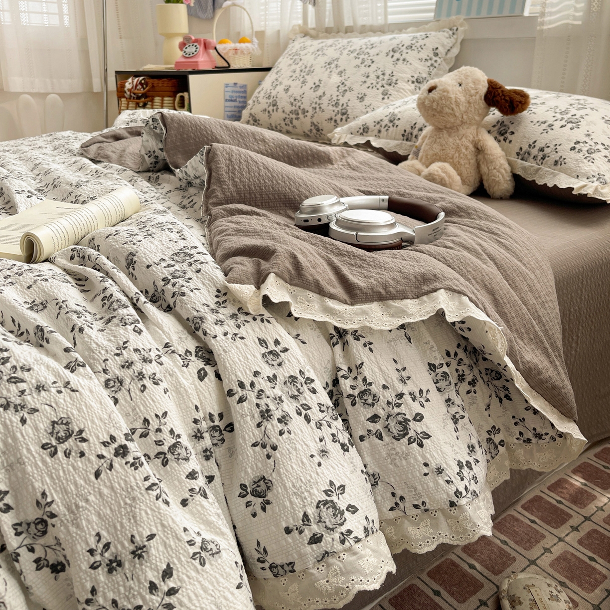 91家纺网 家纺一手货源 找家纺 优承佳生活馆 2026新款超柔高克重泡芙纱蝴蝶结全棉花边夏被套件单夏被 暗香疏影