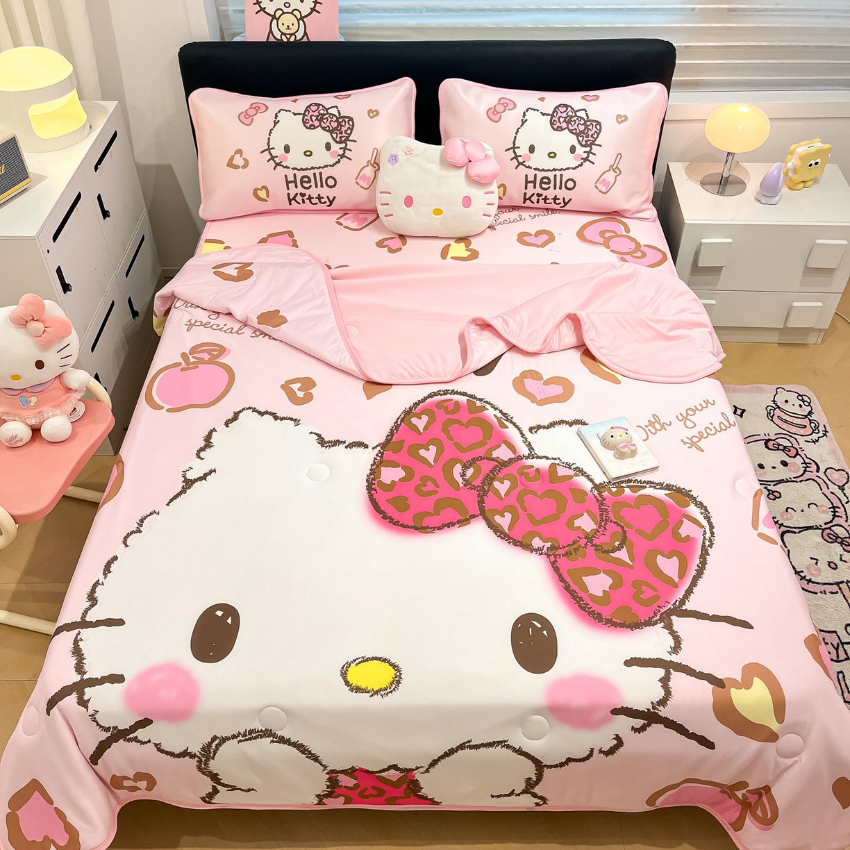 91家纺网 家纺一手货源 找家纺 暮思家居 2026新款正版授权A类大版数码印花三丽鸥1200D冰丝凉席可组合仿锦氨夏被 床笠款-豹纹KT猫