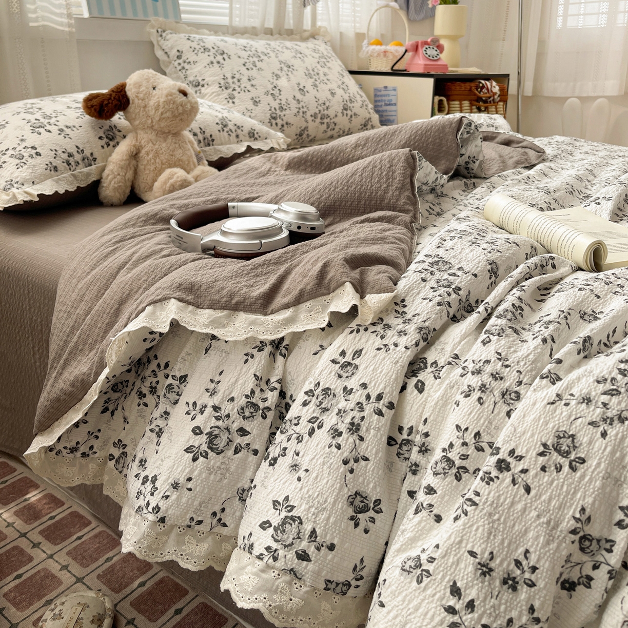 91家纺网 家纺一手货源 找家纺 优承佳生活馆 2026新款超柔高克重泡芙纱蝴蝶结全棉花边夏被套件单夏被 暗香疏影