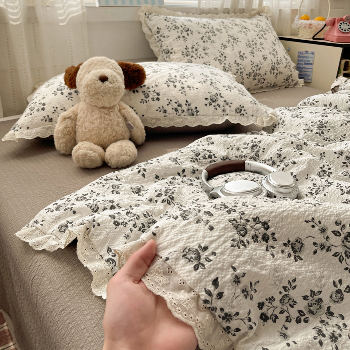 91家纺网 家纺一手货源 找家纺 优承佳生活馆 2026新款超柔高克重泡芙纱蝴蝶结全棉花边夏被套件单夏被 暗香疏影