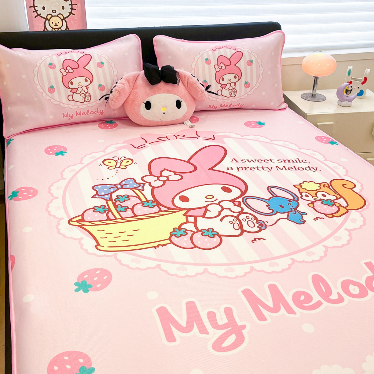 91家纺网 家纺一手货源 找家纺 暮思家居 2026新款正版授权A类大版数码印花三丽鸥1200D冰丝凉席可组合仿锦氨夏被 床笠款-草莓美乐蒂