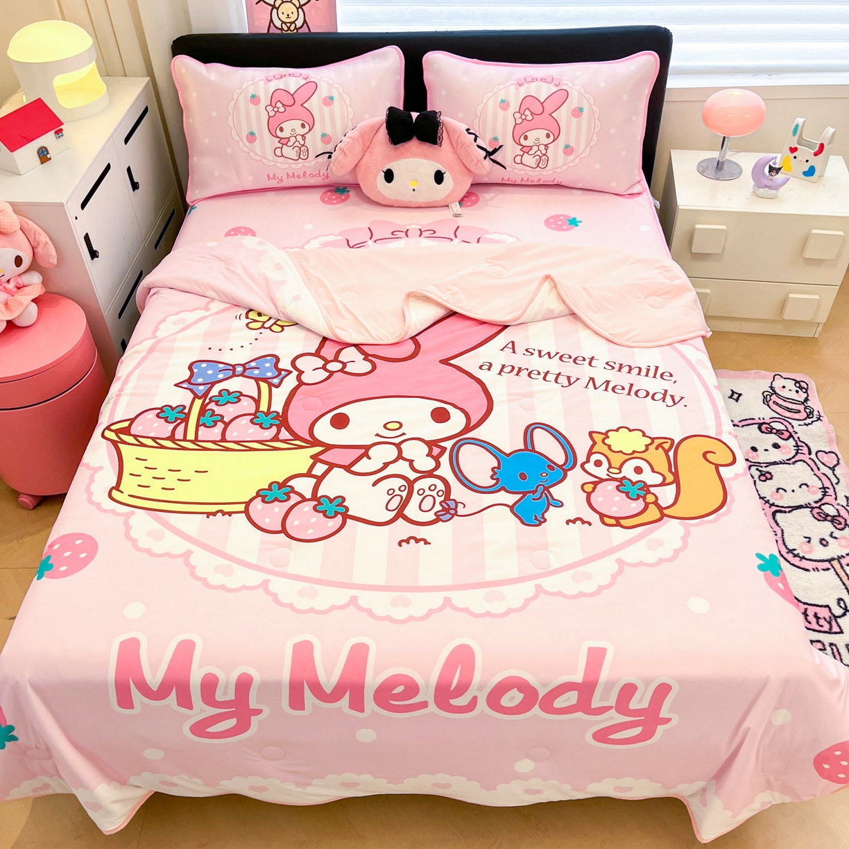 91家纺网 家纺一手货源 找家纺 暮思家居 2026新款正版授权A类大版数码印花三丽鸥1200D冰丝凉席可组合仿锦氨夏被 床笠款-草莓美乐蒂