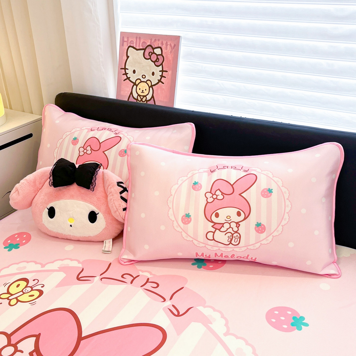 91家纺网 家纺一手货源 找家纺 暮思家居 2026新款正版授权A类大版数码印花三丽鸥1200D冰丝凉席可组合仿锦氨夏被 床笠款-草莓美乐蒂