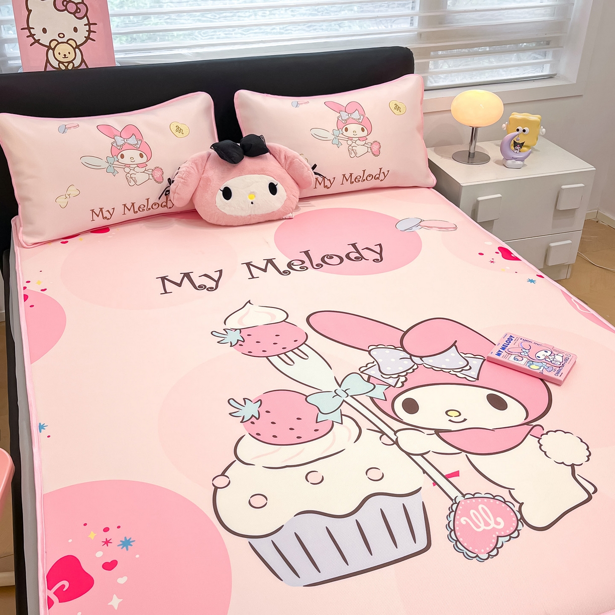 91家纺网 家纺一手货源 找家纺 暮思家居 2026新款正版授权A类大版数码印花三丽鸥1200D冰丝凉席可组合仿锦氨夏被 床笠款-蛋糕美乐蒂