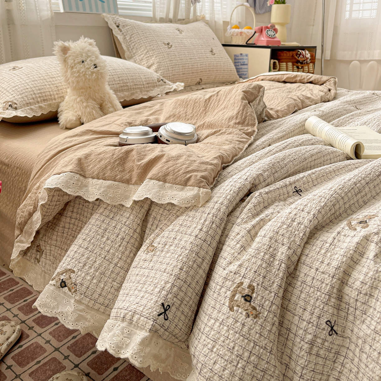 91家纺网 家纺一手货源 找家纺 优承佳生活馆 2026新款超柔高克重泡芙纱蝴蝶结全棉花边夏被套件单夏被 格子蝴蝶结