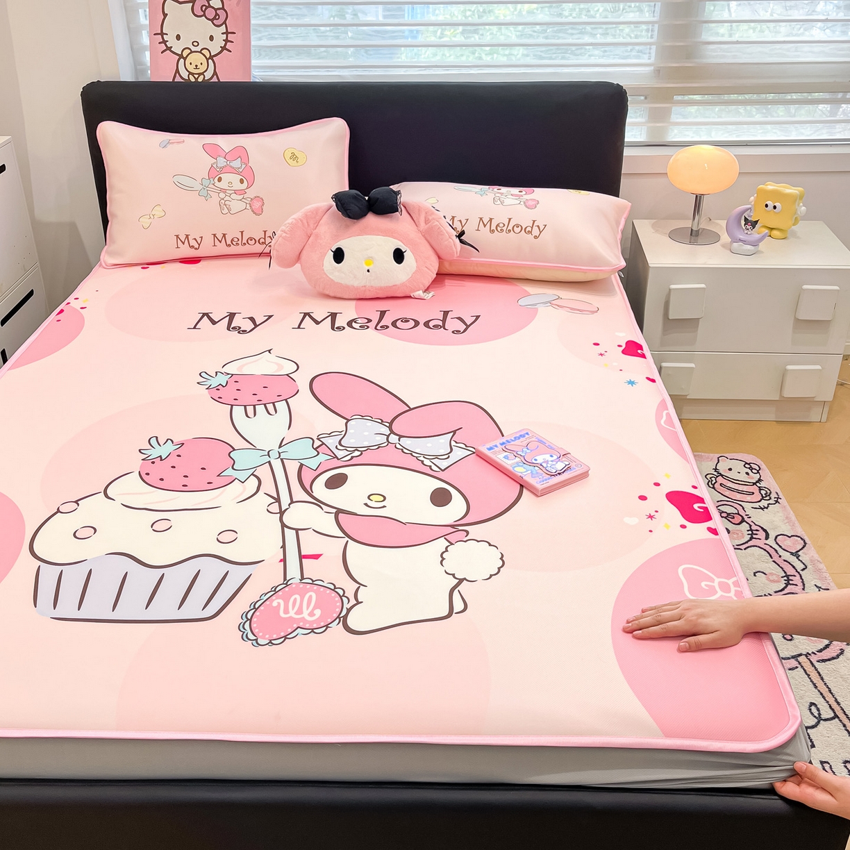 91家纺网 家纺一手货源 找家纺 暮思家居 2026新款正版授权A类大版数码印花三丽鸥1200D冰丝凉席可组合仿锦氨夏被 床笠款-蛋糕美乐蒂