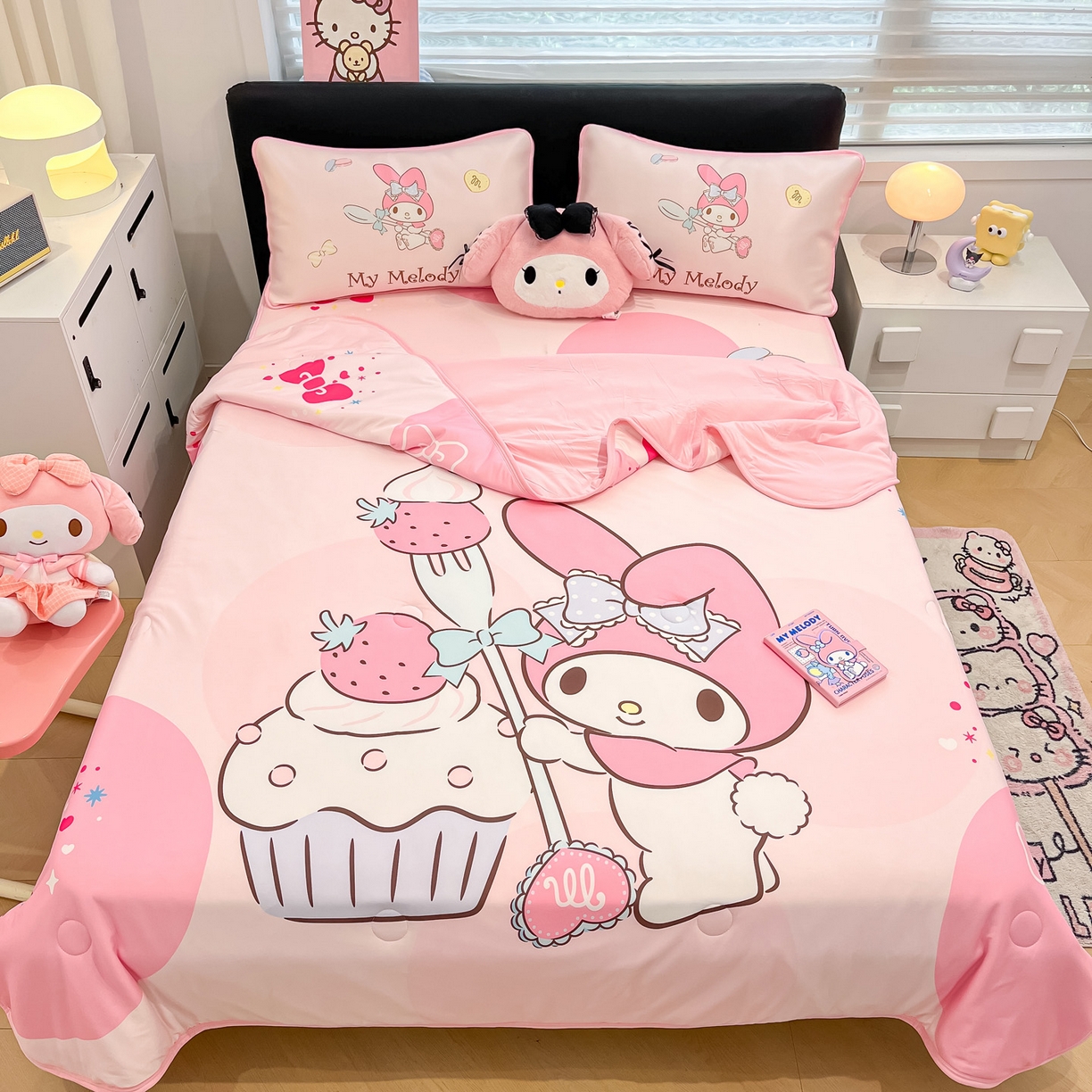 91家纺网 家纺一手货源 找家纺 暮思家居 2026新款正版授权A类大版数码印花三丽鸥1200D冰丝凉席可组合仿锦氨夏被 床笠款-蛋糕美乐蒂