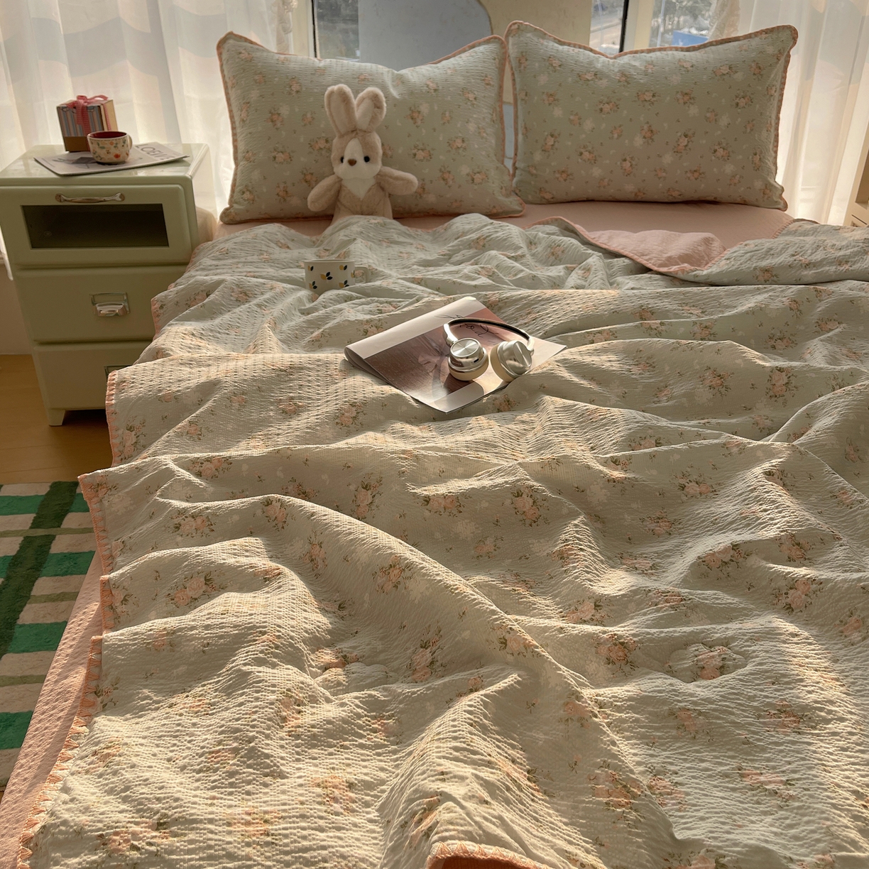 91家纺网 家纺一手货源 找家纺 贝扬思家纺 2026新款泡芙纱贝壳边夏被套件-欧包系列（今天也只做被快乐包裹的小朋友） 欧包-柔诗意