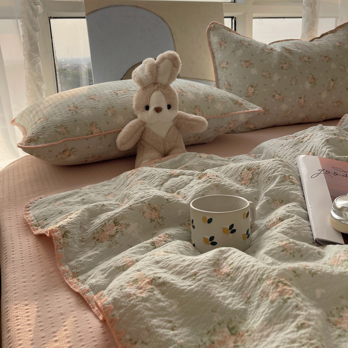 91家纺网 家纺一手货源 找家纺 贝扬思家纺 2026新款泡芙纱贝壳边夏被套件-欧包系列（今天也只做被快乐包裹的小朋友） 欧包-柔诗意