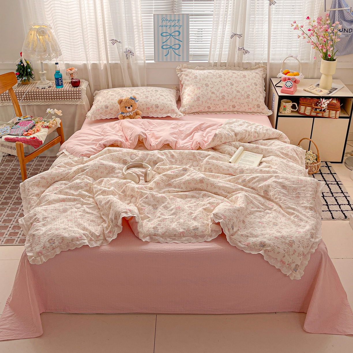 91家纺网 家纺一手货源 找家纺 优承佳生活馆 2026新款超柔高克重泡芙纱蝴蝶结全棉花边夏被套件单夏被 花清梦