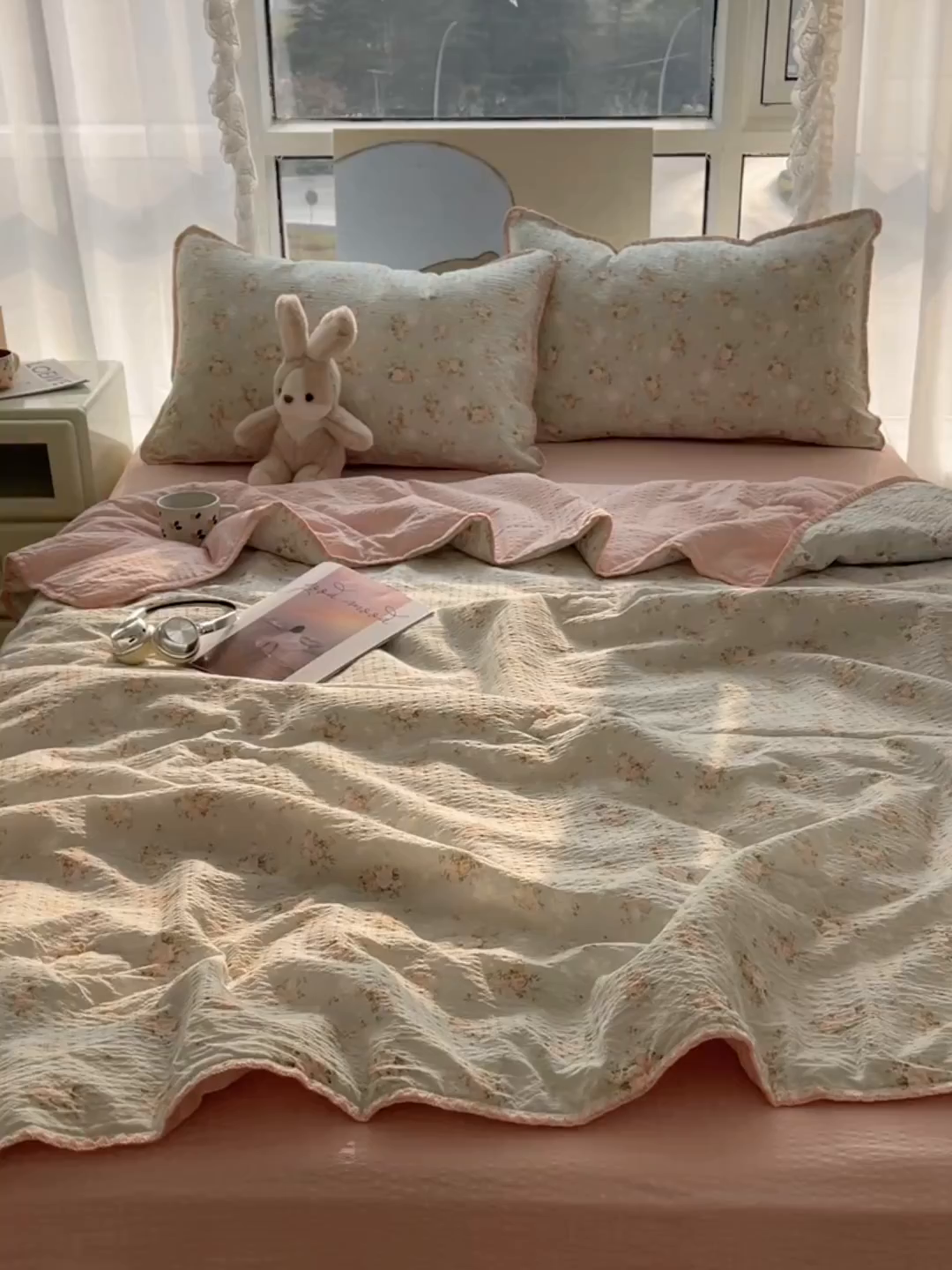 91家纺网 家纺一手货源 找家纺 贝扬思家纺 2026新款泡芙纱贝壳边夏被套件-欧包系列（今天也只做被快乐包裹的小朋友） 欧包-柔诗意