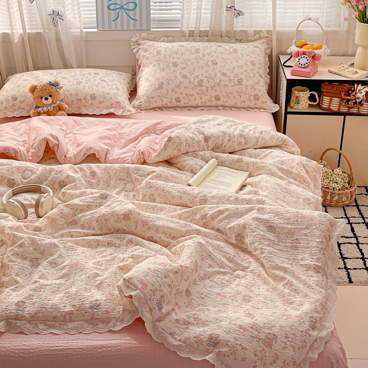 91家纺网 家纺一手货源 找家纺 优承佳生活馆 2026新款超柔高克重泡芙纱蝴蝶结全棉花边夏被套件单夏被 花清梦