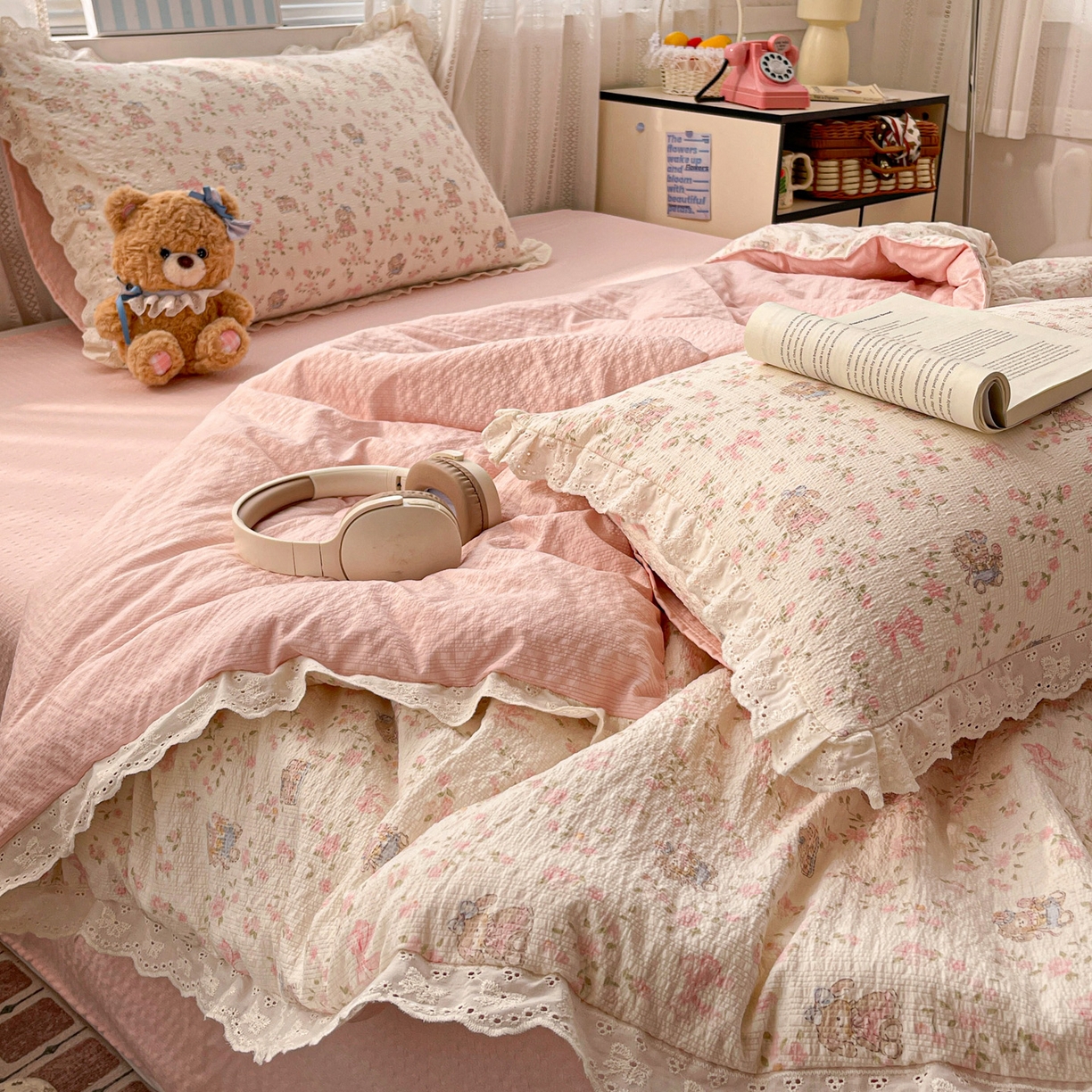 91家纺网 家纺一手货源 找家纺 优承佳生活馆 2026新款超柔高克重泡芙纱蝴蝶结全棉花边夏被套件单夏被 花清梦