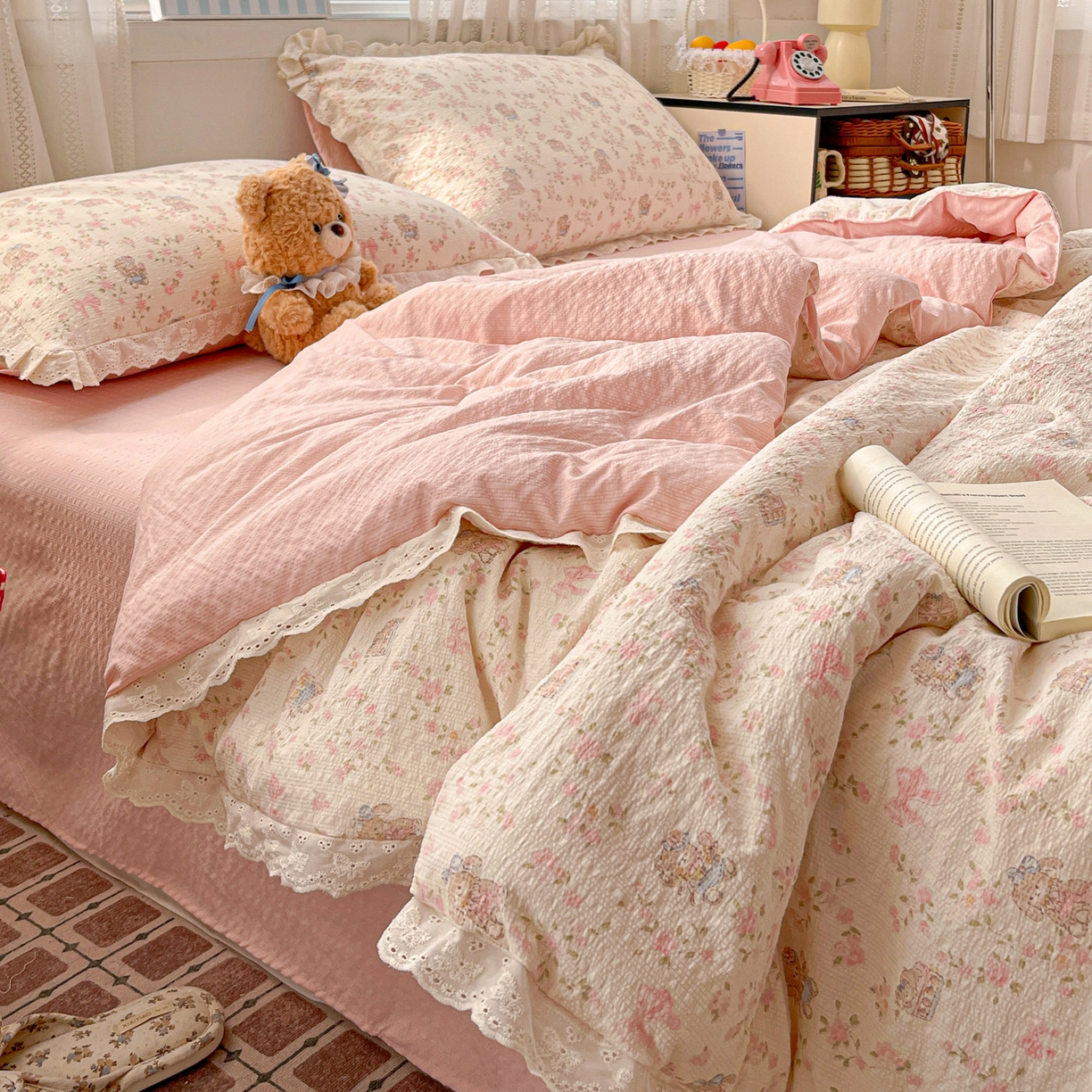 91家纺网 家纺一手货源 找家纺 优承佳生活馆 2026新款超柔高克重泡芙纱蝴蝶结全棉花边夏被套件单夏被 花清梦