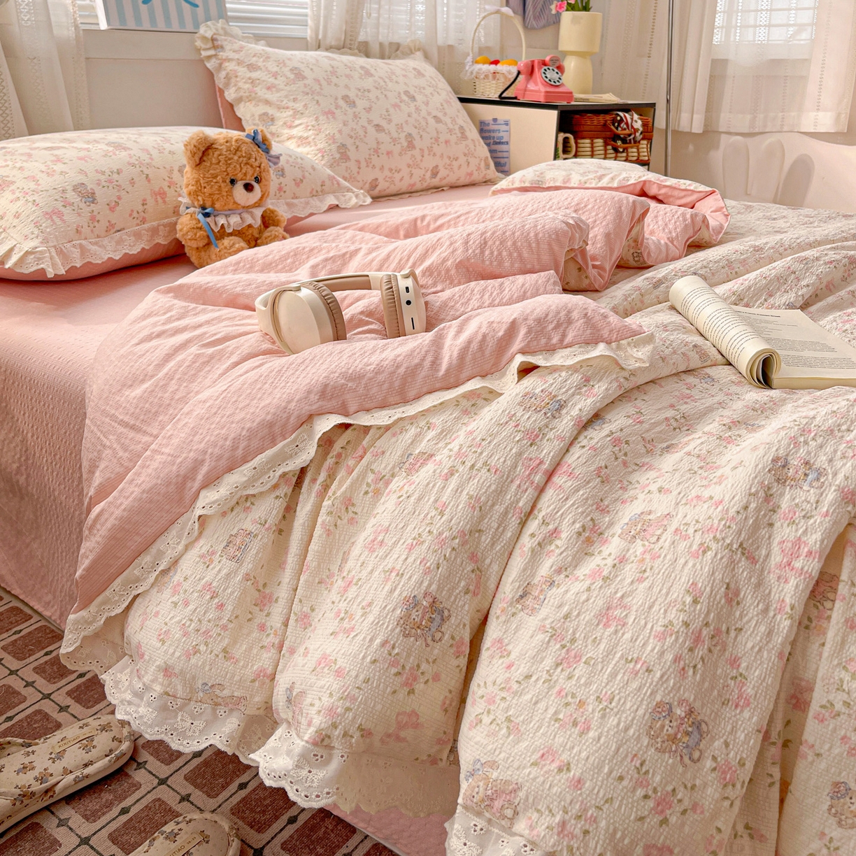 91家纺网 家纺一手货源 找家纺 优承佳生活馆 2026新款超柔高克重泡芙纱蝴蝶结全棉花边夏被套件单夏被 花清梦