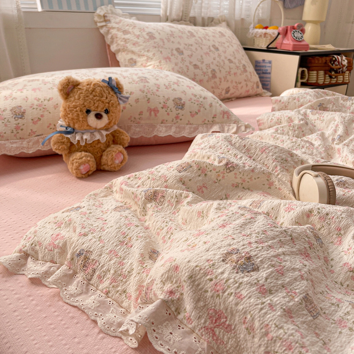 91家纺网 家纺一手货源 找家纺 优承佳生活馆 2026新款超柔高克重泡芙纱蝴蝶结全棉花边夏被套件单夏被 花清梦