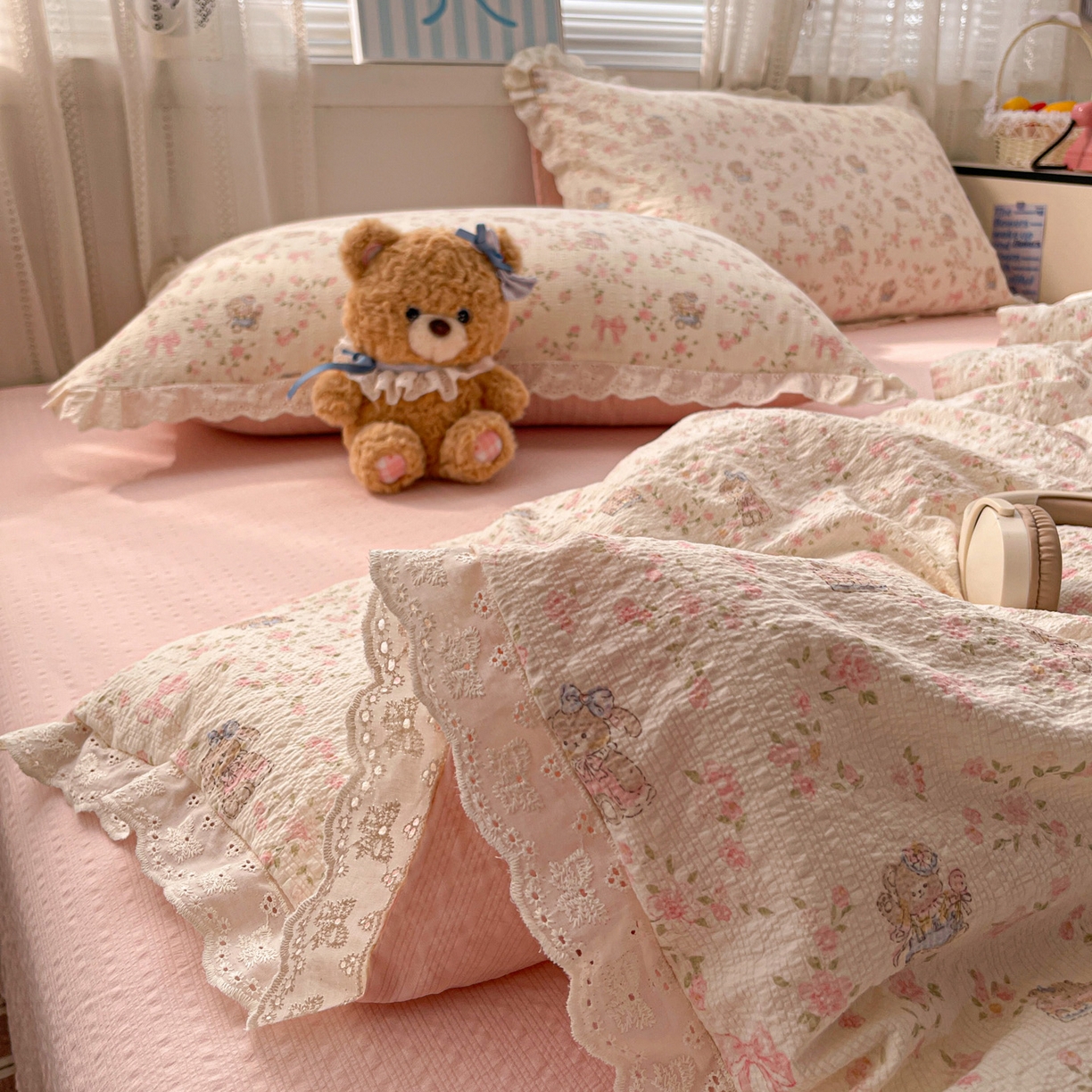 91家纺网 家纺一手货源 找家纺 优承佳生活馆 2026新款超柔高克重泡芙纱蝴蝶结全棉花边夏被套件单夏被 花清梦