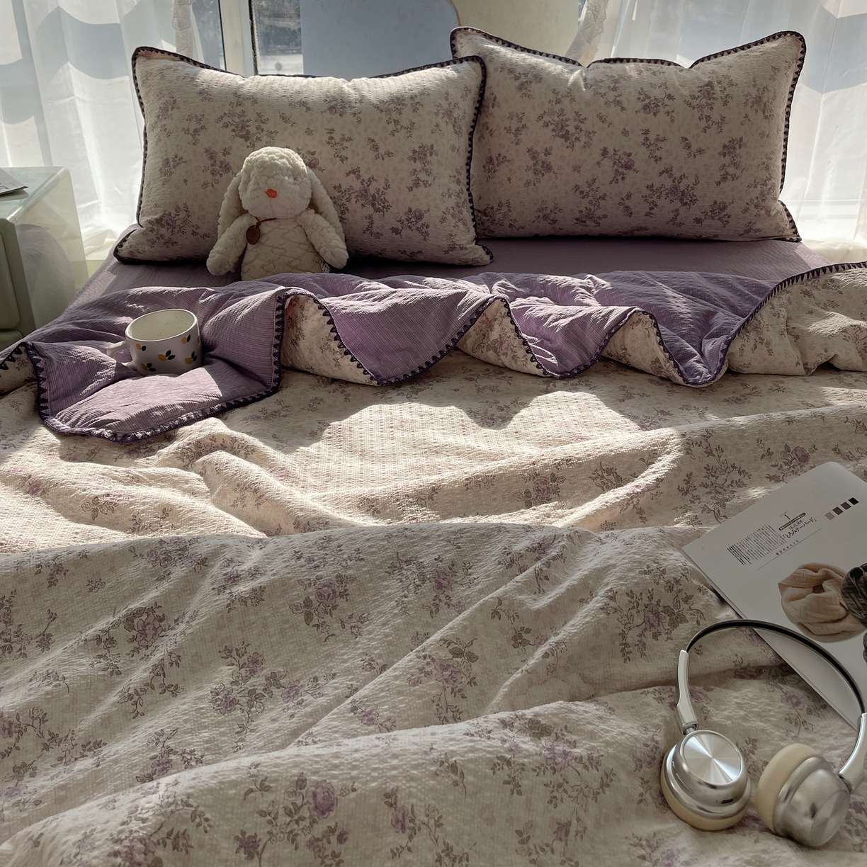 91家纺网 家纺一手货源 找家纺 贝扬思家纺 2026新款泡芙纱贝壳边夏被套件-欧包系列（今天也只做被快乐包裹的小朋友） 欧包-柔紫碎花屿