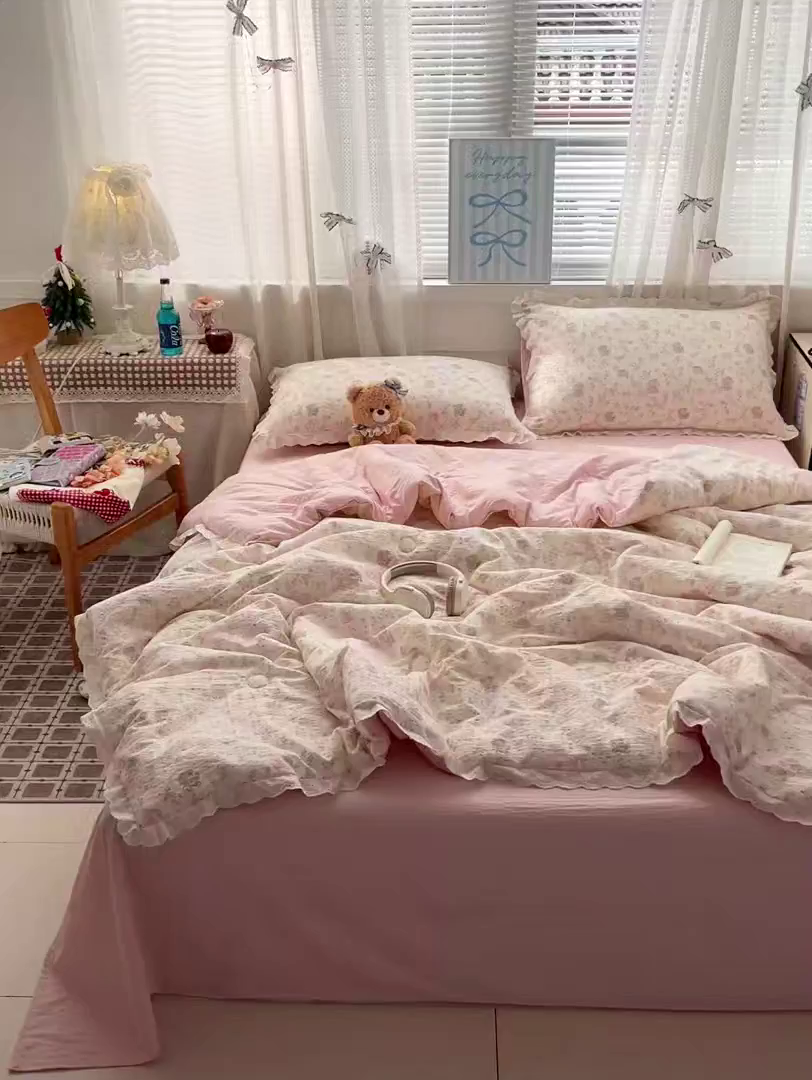 91家纺网 家纺一手货源 找家纺 优承佳生活馆 2026新款超柔高克重泡芙纱蝴蝶结全棉花边夏被套件单夏被 花清梦