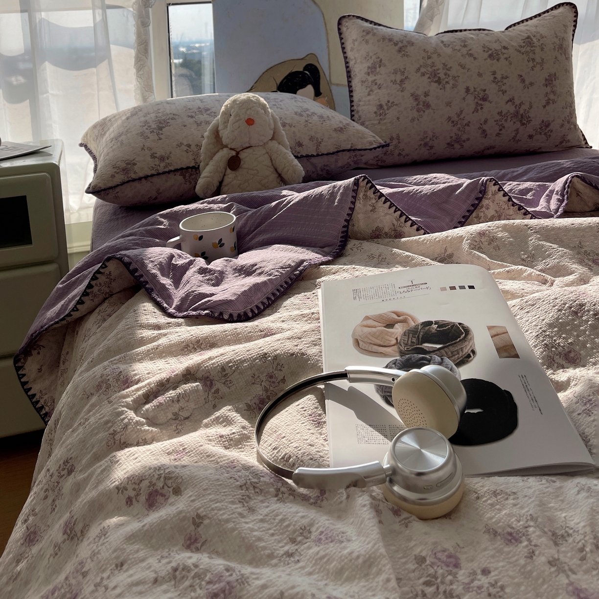 91家纺网 家纺一手货源 找家纺 贝扬思家纺 2026新款泡芙纱贝壳边夏被套件-欧包系列（今天也只做被快乐包裹的小朋友） 欧包-柔紫碎花屿