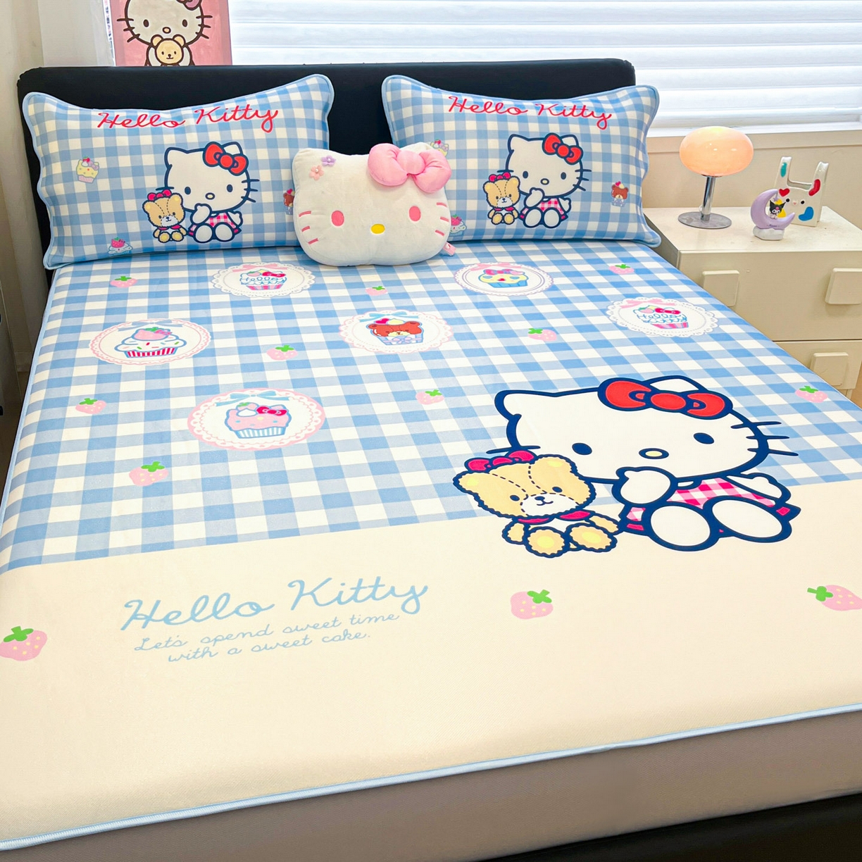 91家纺网 家纺一手货源 找家纺 暮思家居 2026新款正版授权A类大版数码印花三丽鸥1200D冰丝凉席可组合仿锦氨夏被 床笠款-格子KT