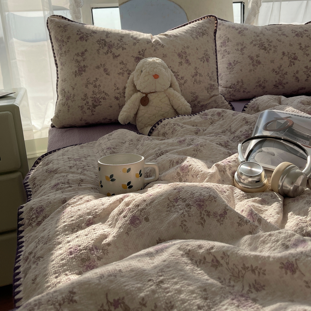 91家纺网 家纺一手货源 找家纺 贝扬思家纺 2026新款泡芙纱贝壳边夏被套件-欧包系列（今天也只做被快乐包裹的小朋友） 欧包-柔紫碎花屿