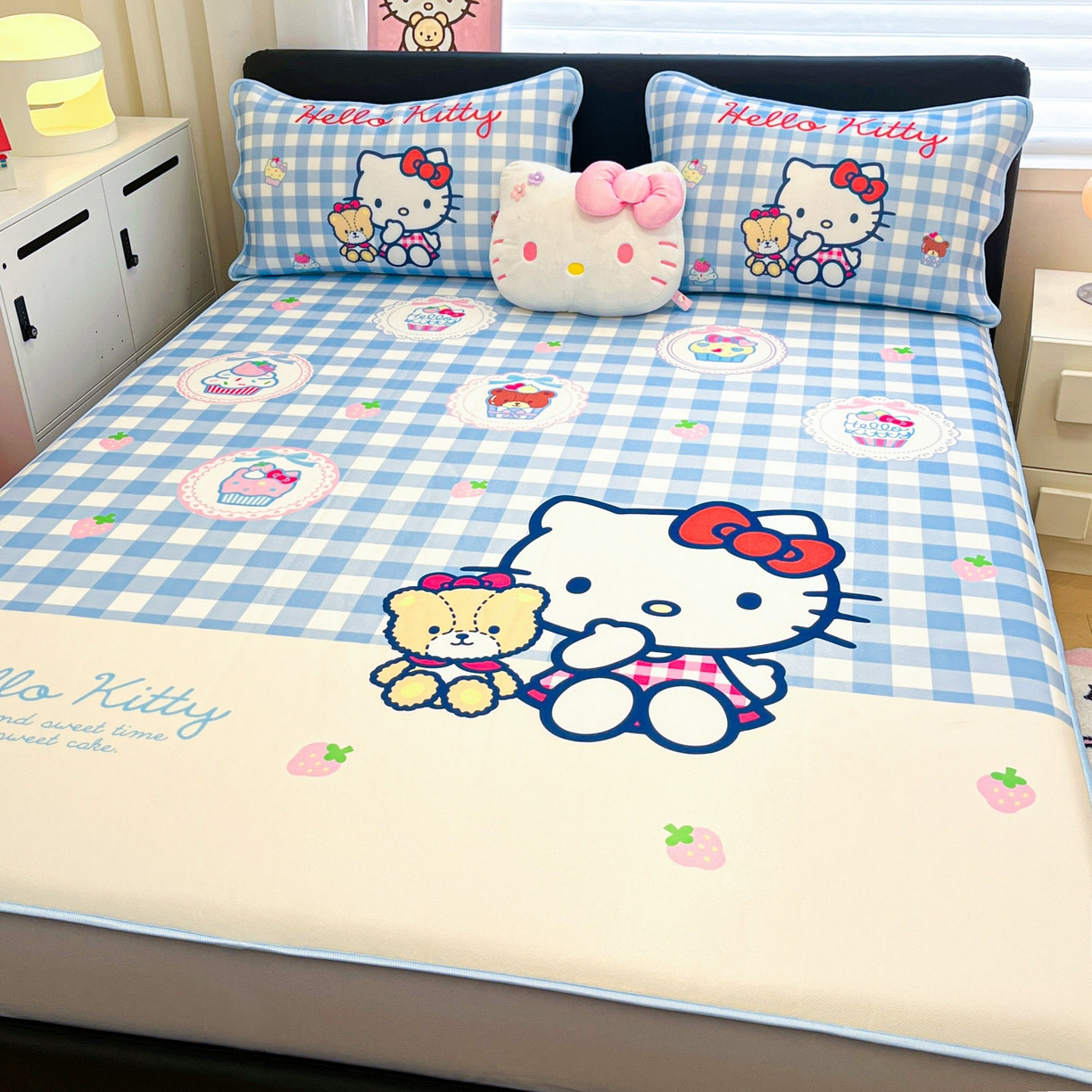 91家纺网 家纺一手货源 找家纺 暮思家居 2026新款正版授权A类大版数码印花三丽鸥1200D冰丝凉席可组合仿锦氨夏被 床笠款-格子KT