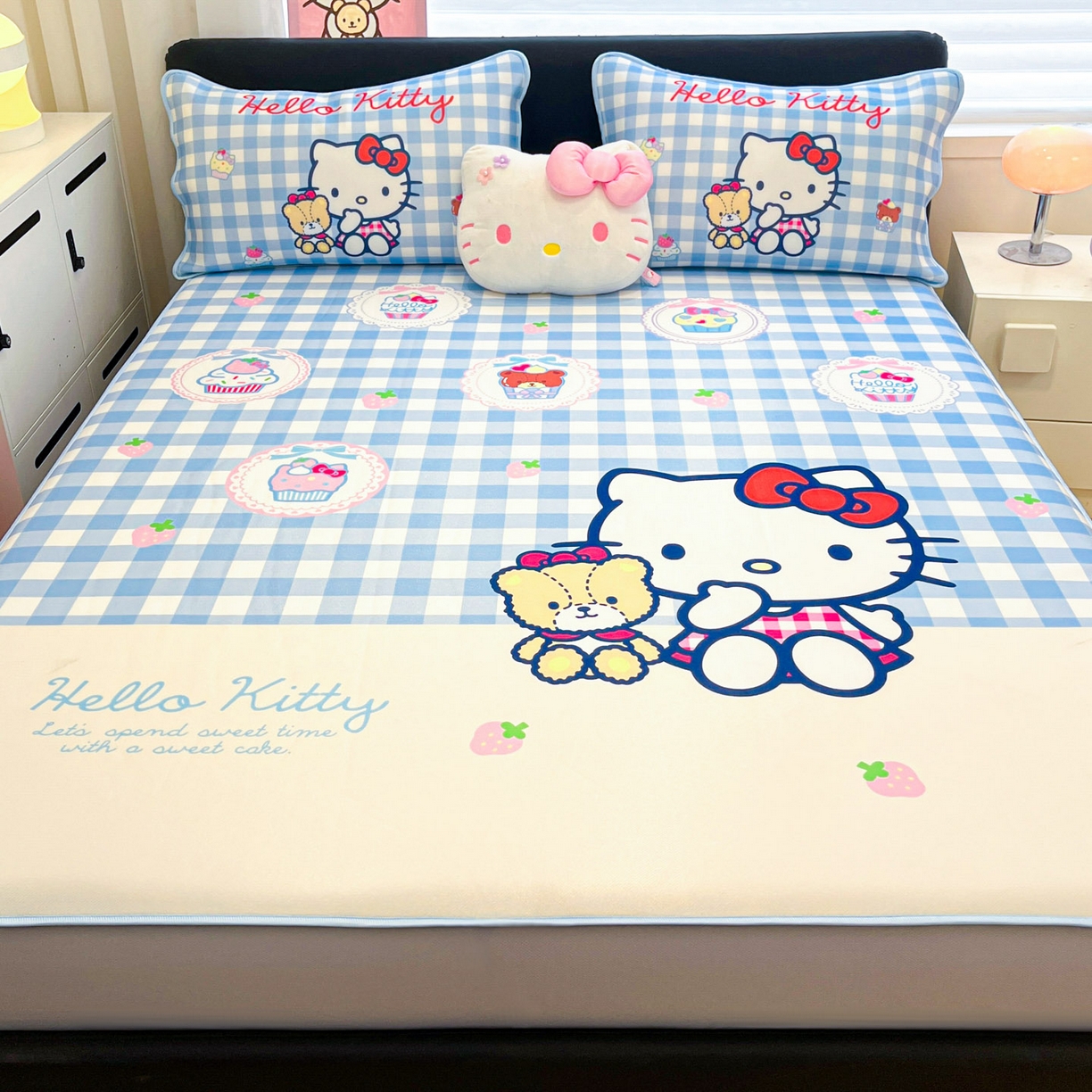 91家纺网 家纺一手货源 找家纺 暮思家居 2026新款正版授权A类大版数码印花三丽鸥1200D冰丝凉席可组合仿锦氨夏被 床笠款-格子KT