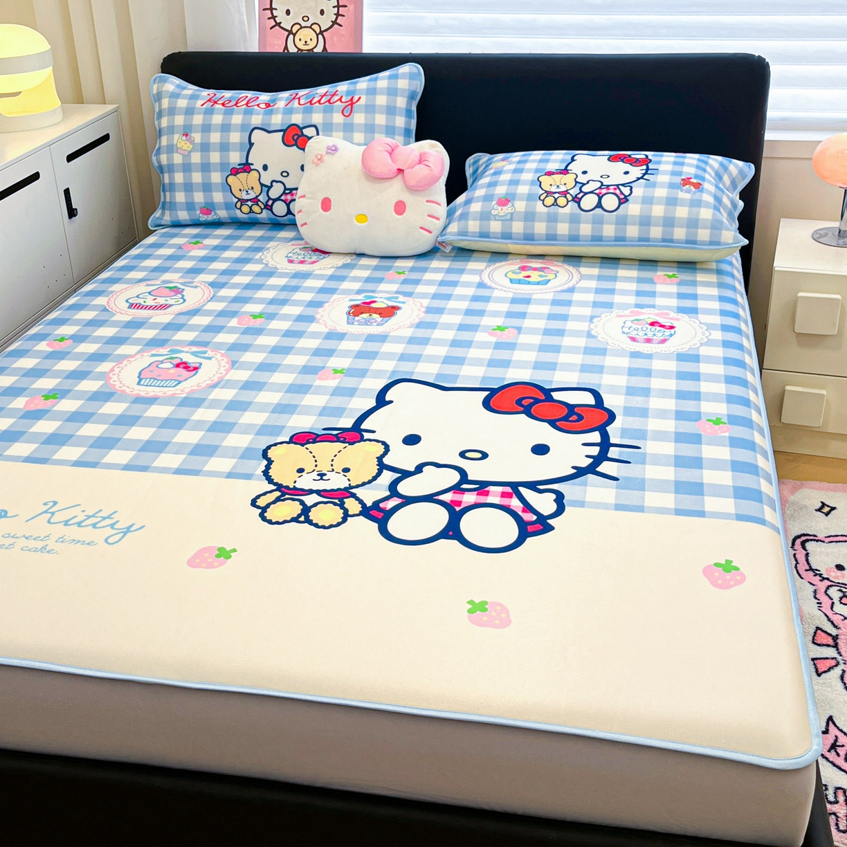 91家纺网 家纺一手货源 找家纺 暮思家居 2026新款正版授权A类大版数码印花三丽鸥1200D冰丝凉席可组合仿锦氨夏被 床笠款-格子KT