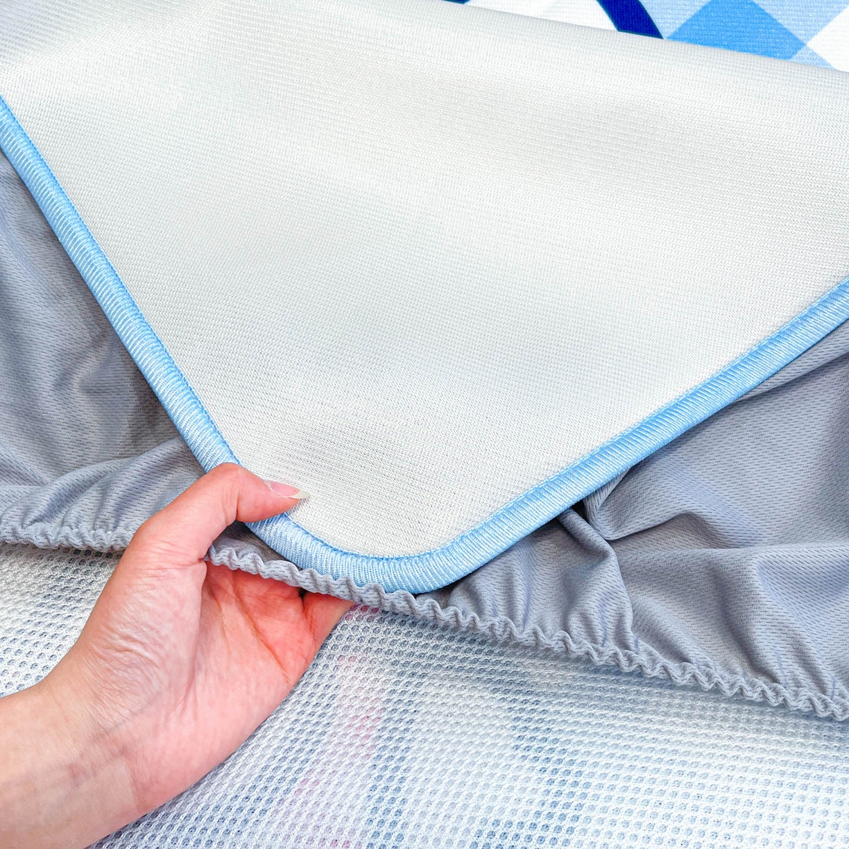 91家纺网 家纺一手货源 找家纺 暮思家居 2026新款正版授权A类大版数码印花三丽鸥1200D冰丝凉席可组合仿锦氨夏被 床笠款-格子KT