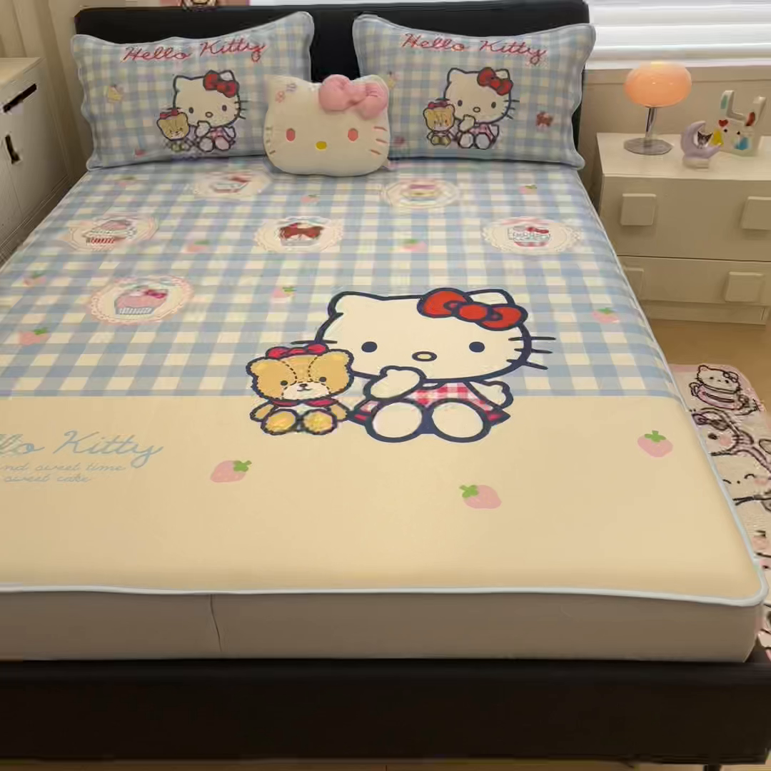 91家纺网 家纺一手货源 找家纺 暮思家居 2026新款正版授权A类大版数码印花三丽鸥1200D冰丝凉席可组合仿锦氨夏被 床笠款-格子KT