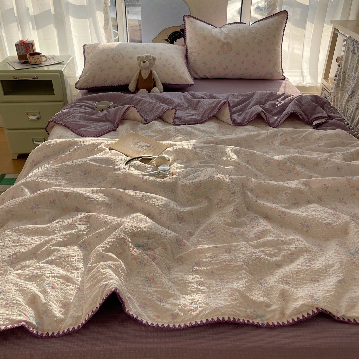 91家纺网 家纺一手货源 找家纺 贝扬思家纺 2026新款泡芙纱贝壳边夏被套件-欧包系列（今天也只做被快乐包裹的小朋友） 欧包-碎花藏甜