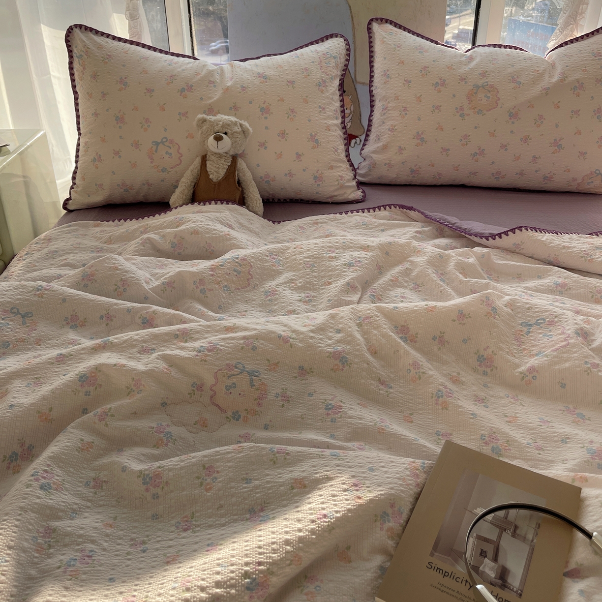 91家纺网 家纺一手货源 找家纺 贝扬思家纺 2026新款泡芙纱贝壳边夏被套件-欧包系列（今天也只做被快乐包裹的小朋友） 欧包-碎花藏甜