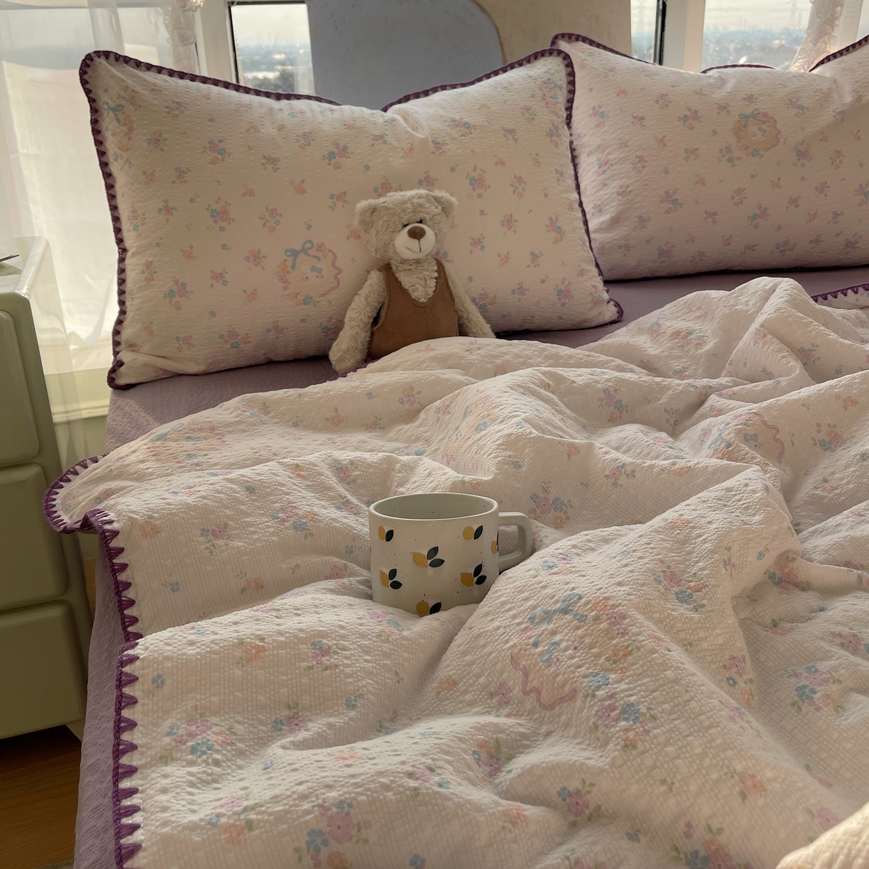 91家纺网 家纺一手货源 找家纺 贝扬思家纺 2026新款泡芙纱贝壳边夏被套件-欧包系列（今天也只做被快乐包裹的小朋友） 欧包-碎花藏甜