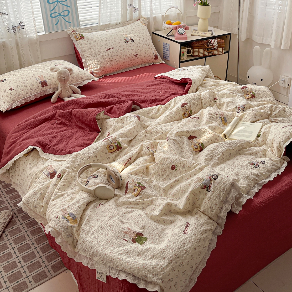 91家纺网 家纺一手货源 找家纺 优承佳生活馆 2026新款超柔高克重泡芙纱蝴蝶结全棉花边夏被套件单夏被 花屿兔