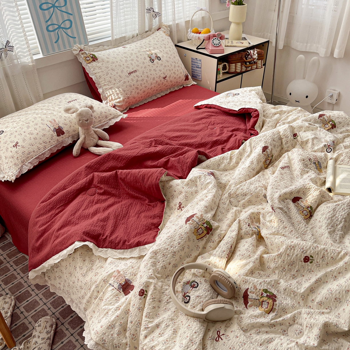 91家纺网 家纺一手货源 找家纺 优承佳生活馆 2026新款超柔高克重泡芙纱蝴蝶结全棉花边夏被套件单夏被 花屿兔