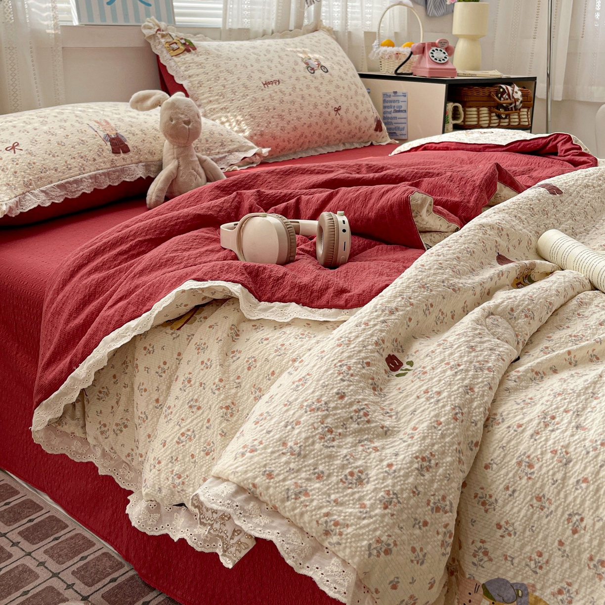 91家纺网 家纺一手货源 找家纺 优承佳生活馆 2026新款超柔高克重泡芙纱蝴蝶结全棉花边夏被套件单夏被 花屿兔